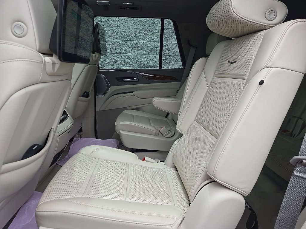 Certified 2024 Cadillac Escalade Sport Platinum w/ LPO, Floor Liner Package AWD/4WD image 19