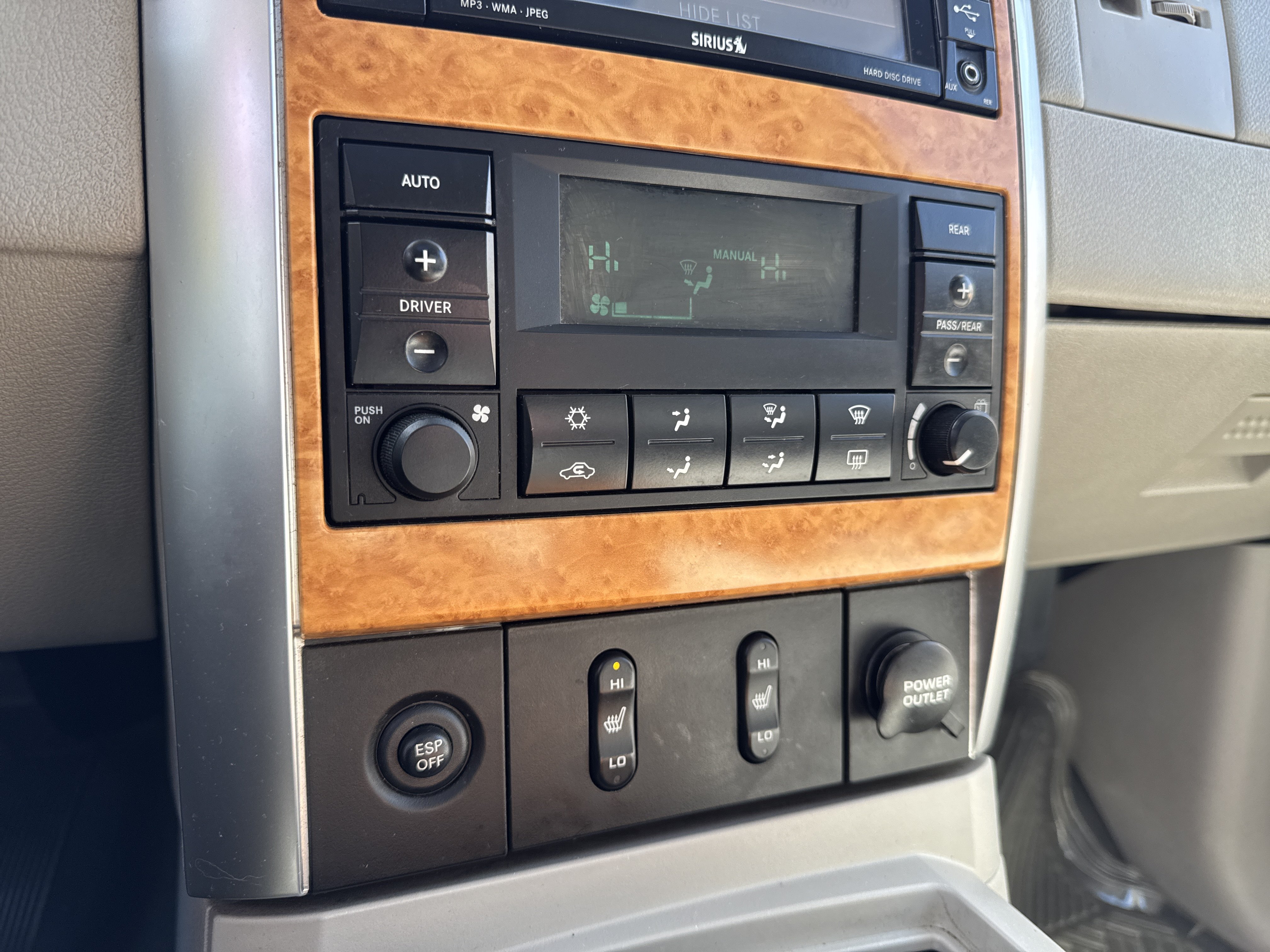 Used 2008 Chrysler Aspen Limited AWD/4WD image 25