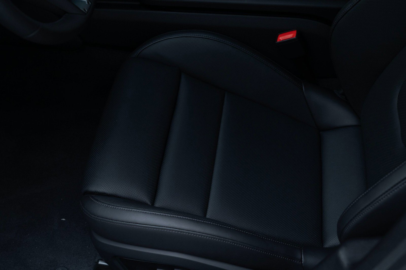 New 2025 Porsche Taycan 4S image 18