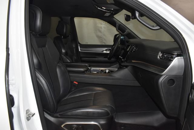 Certified 2024 Jeep Wagoneer Series II w/ Flexible Seating Group AWD/4WD image 31