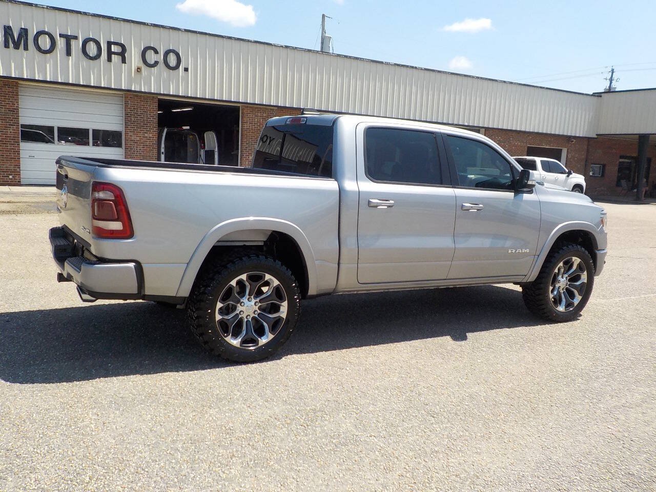 Used 2019 RAM 1500 Laramie w/ Sport Appearance Package AWD/4WD image 7