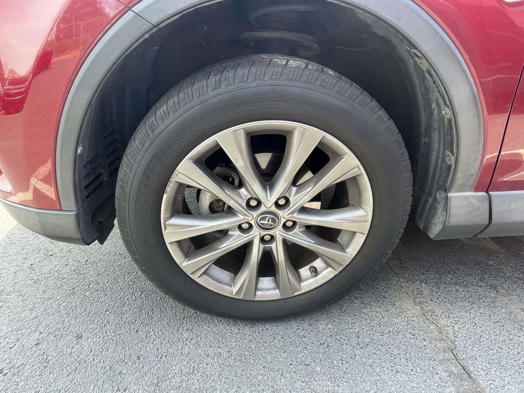 Used 2018 Toyota RAV4 Limited image 27