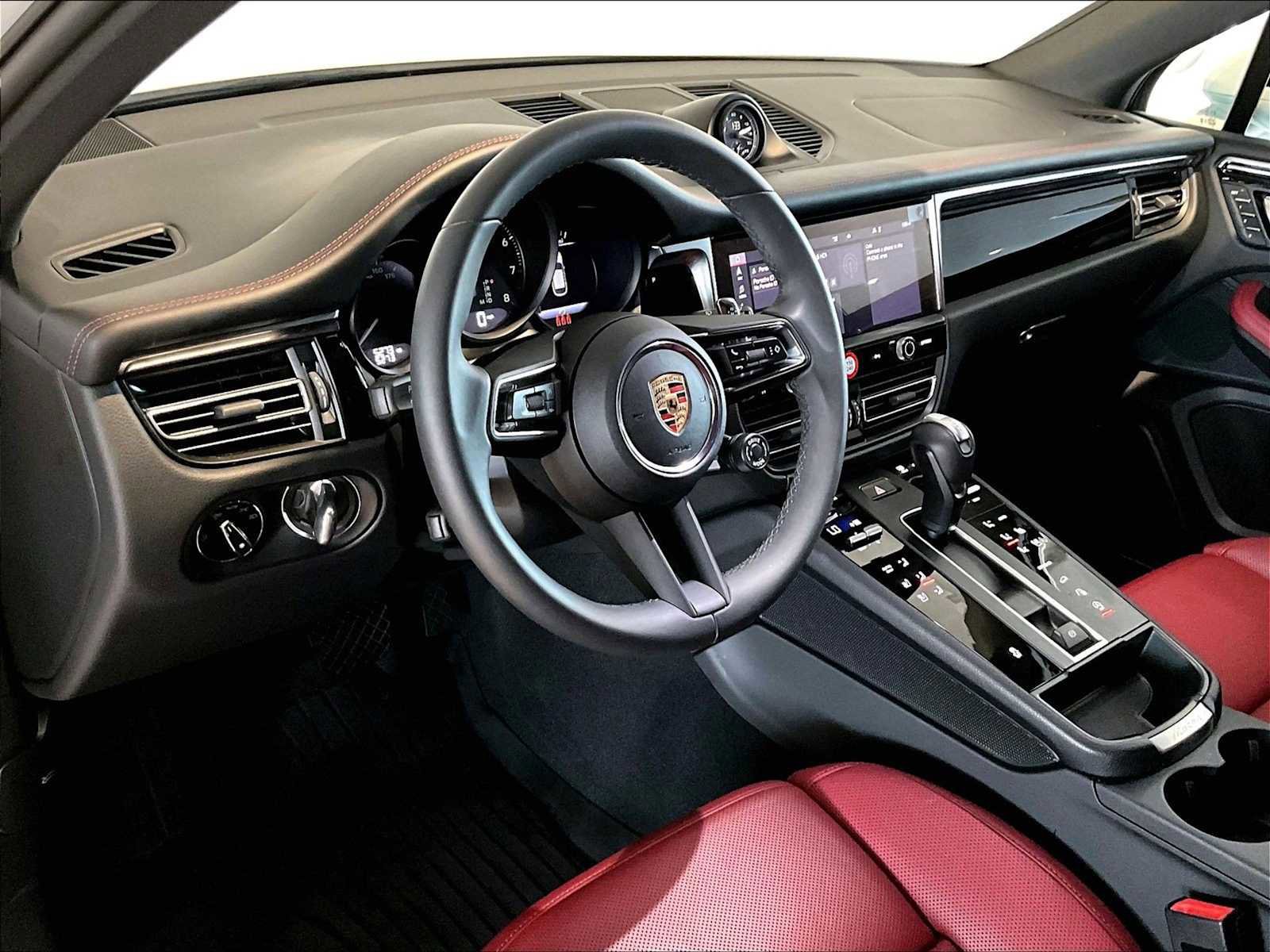 Used 2025 Porsche Macan image 7