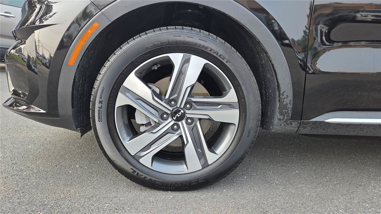 Certified 2023 Kia Sorento SX Prestige w/ Panoramic Sunroof Package AWD/4WD image 11