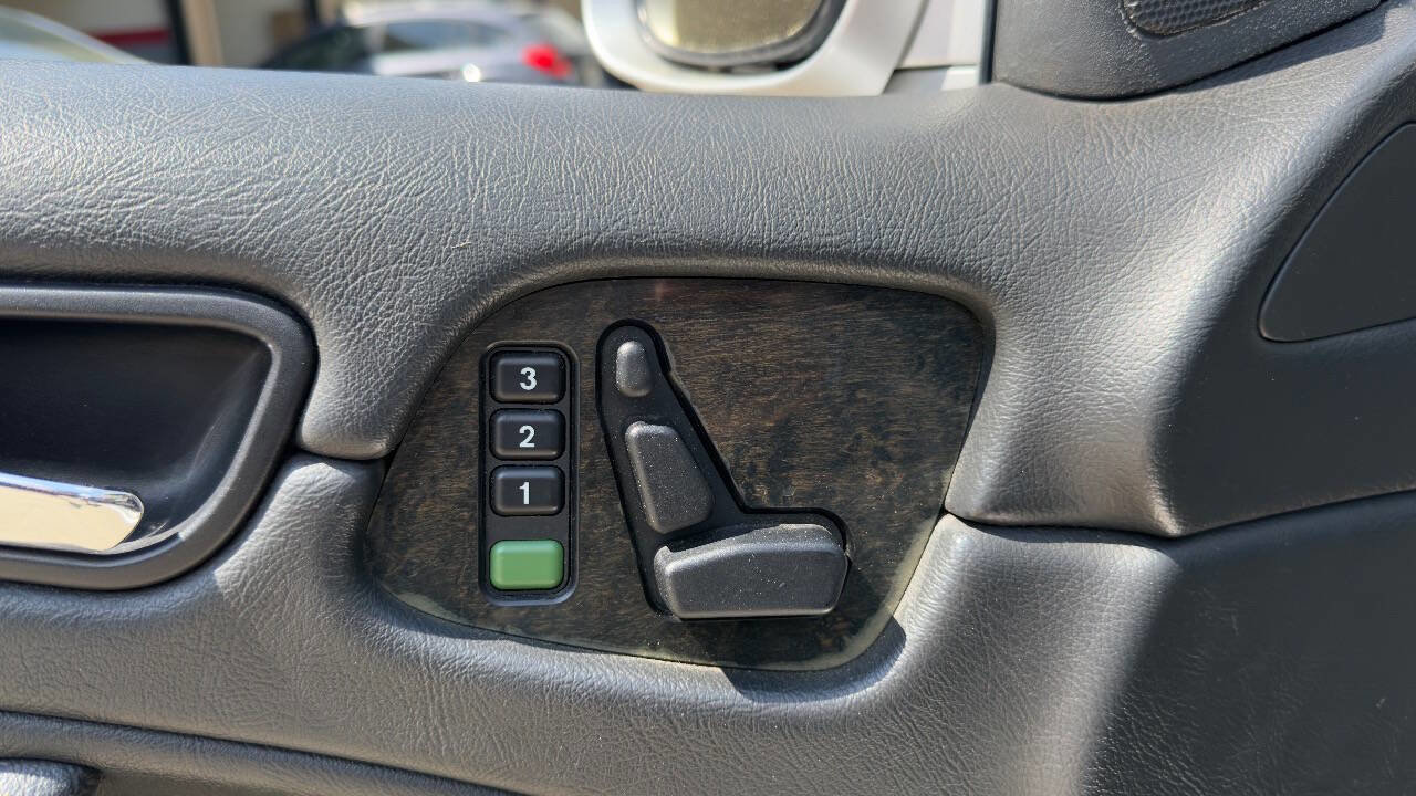 Used 2000 Mercedes-Benz CLK 430 Cabriolet image 29