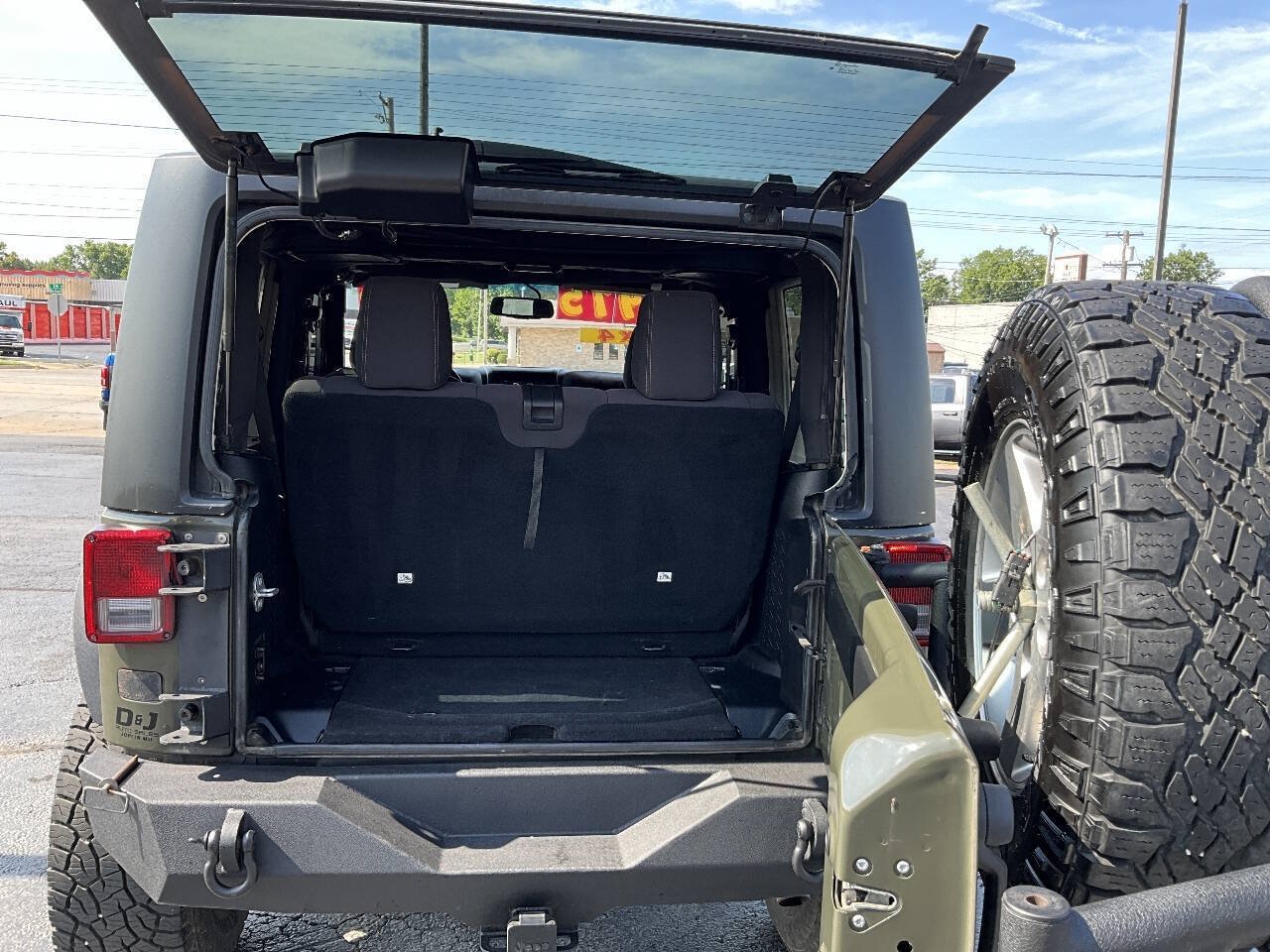 Used 2015 Jeep Wrangler Rubicon w/ Power Convenience Group AWD/4WD image 26
