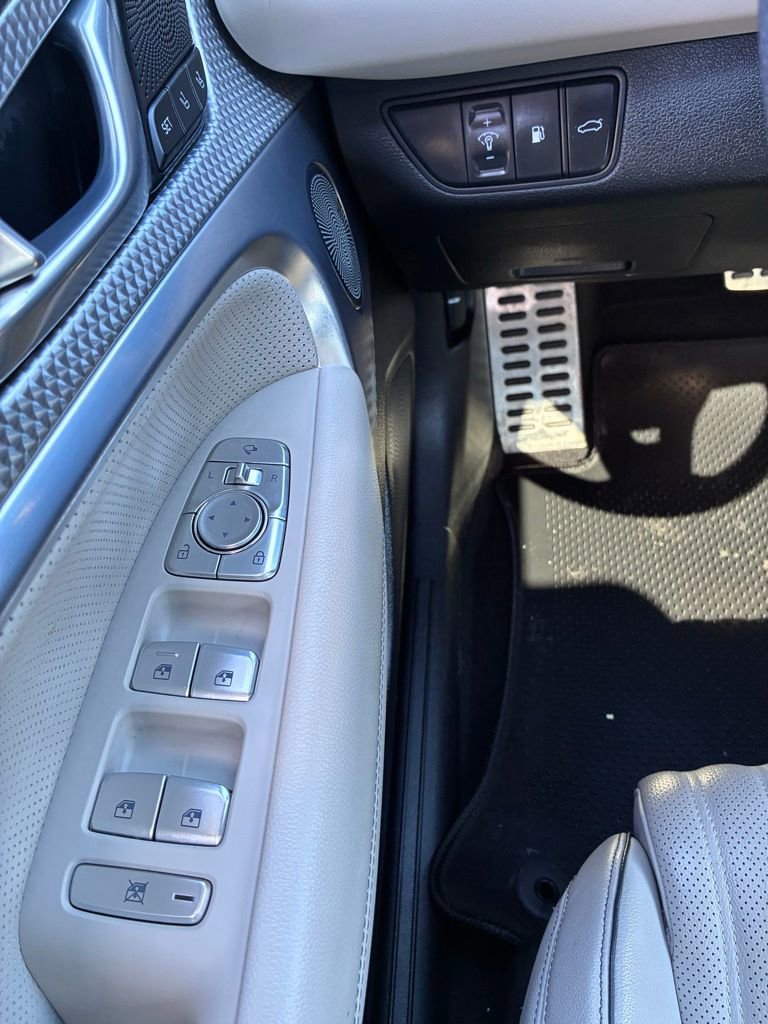 Used 2023 Genesis G70 3.3T w/ Sport Advanced Package image 23