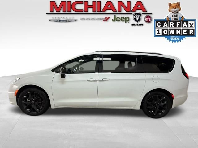 Used 2025 Chrysler Pacifica Limited image 1