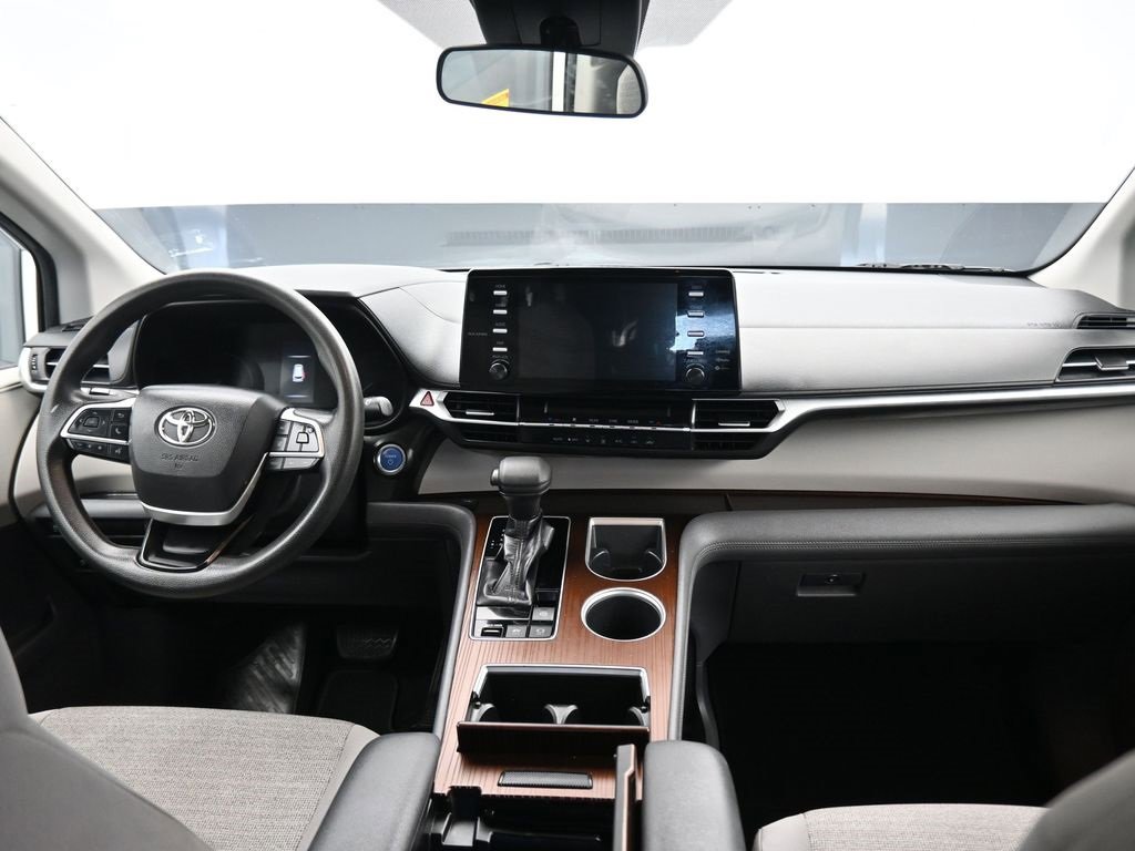 Used 2021 Toyota Sienna LE image 46