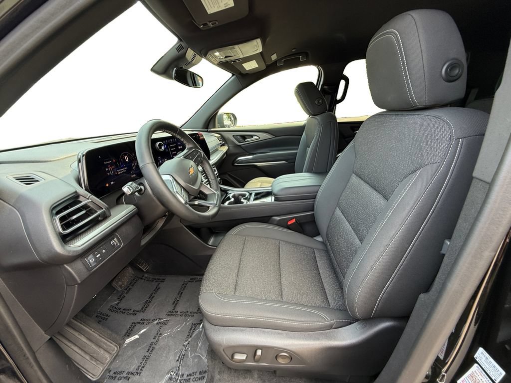 Used 2024 Chevrolet Traverse LT FWD image 9