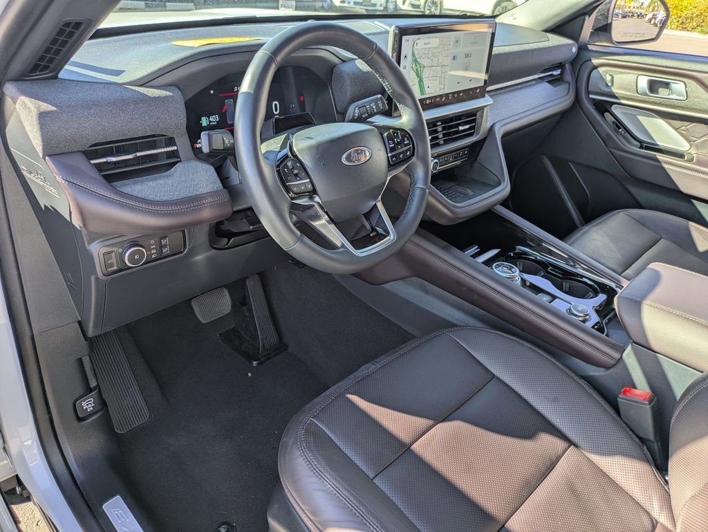 Used 2025 Ford Explorer Platinum w/ LUX Leather Package image 17