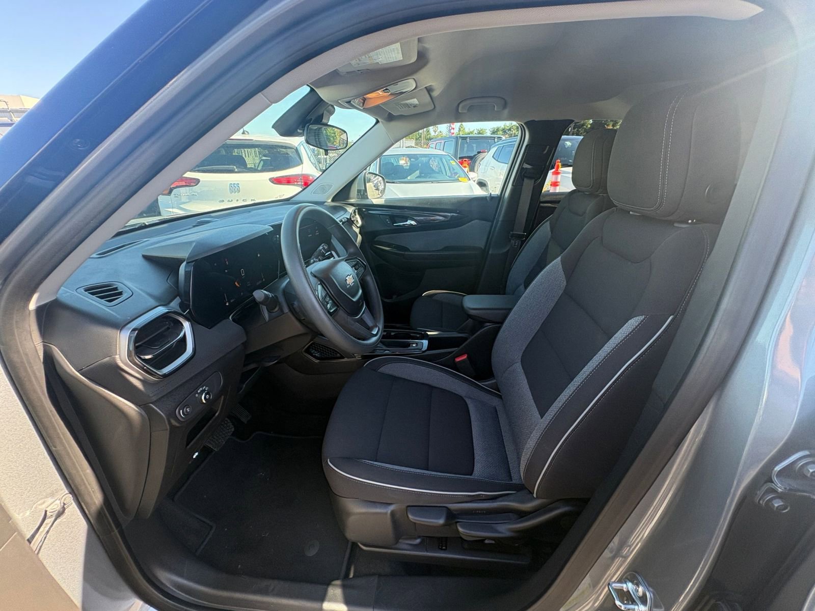 Used 2025 Chevrolet TrailBlazer LT FWD image 25