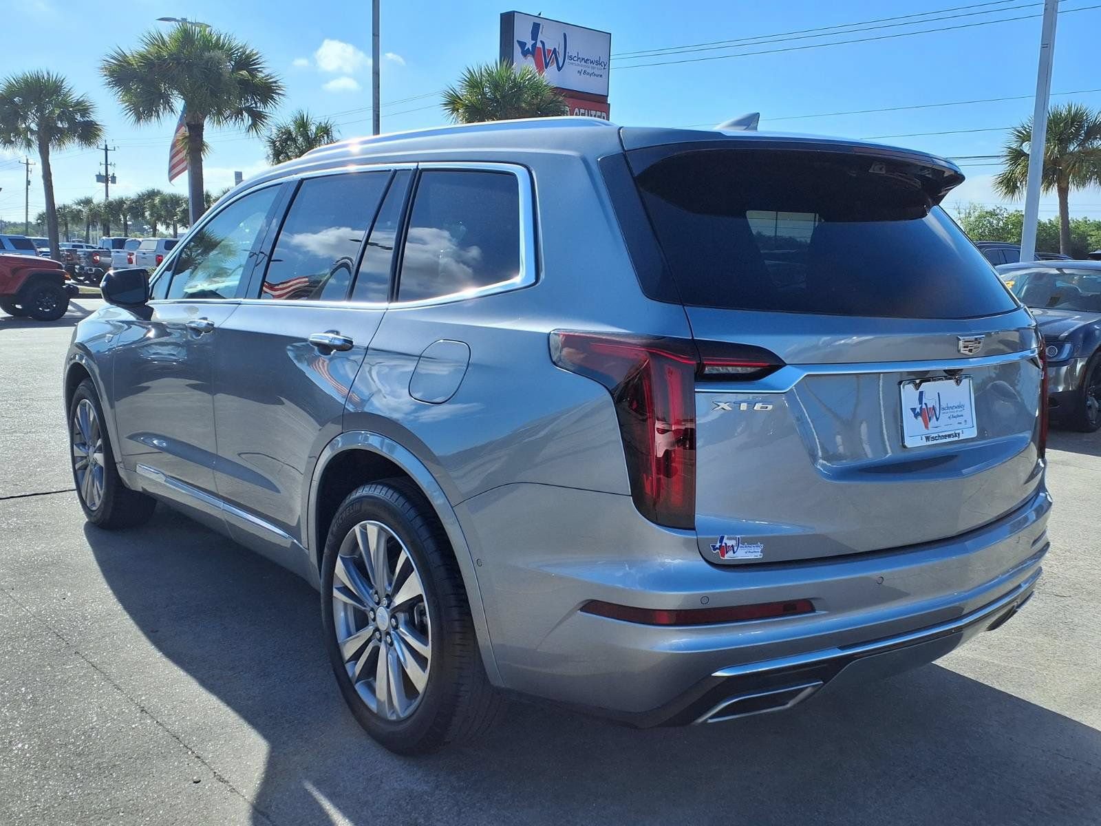 Used 2025 Cadillac XT6 Premium Luxury w/ Technology Package FWD image 8