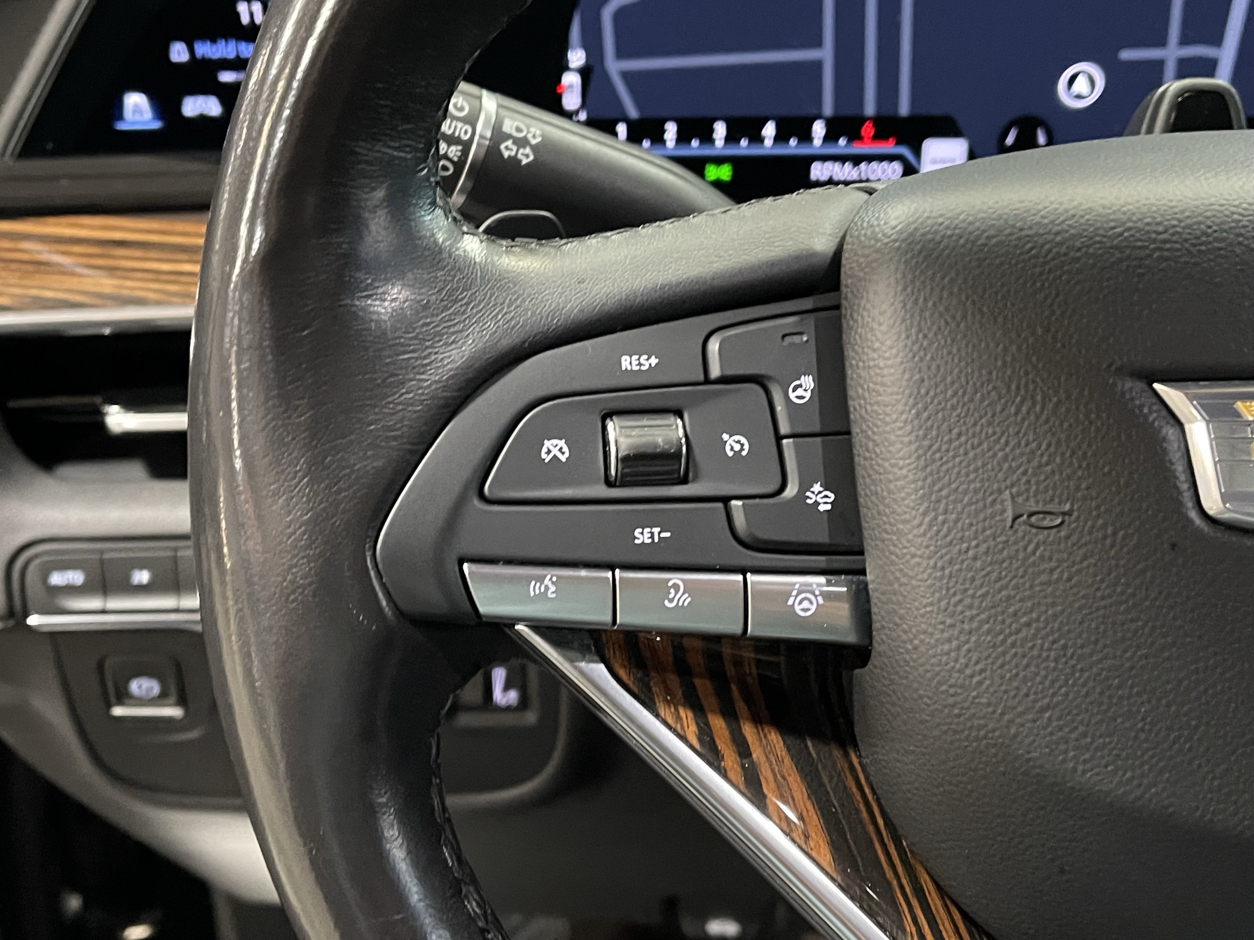 Used 2023 Cadillac Escalade ESV Premium Luxury AWD/4WD image 23