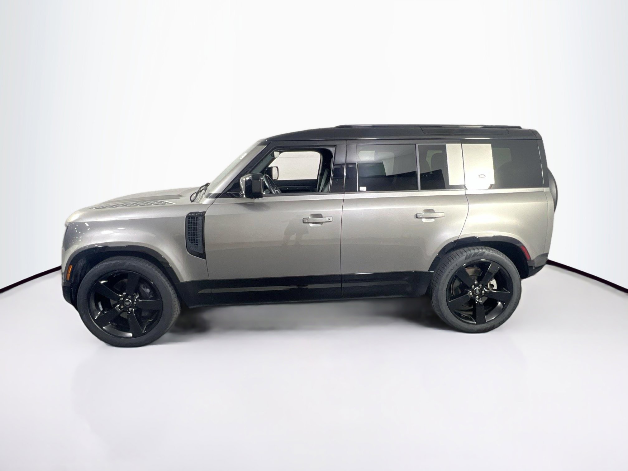 Used 2024 Land Rover Defender 110 X-Dynamic SE image 8
