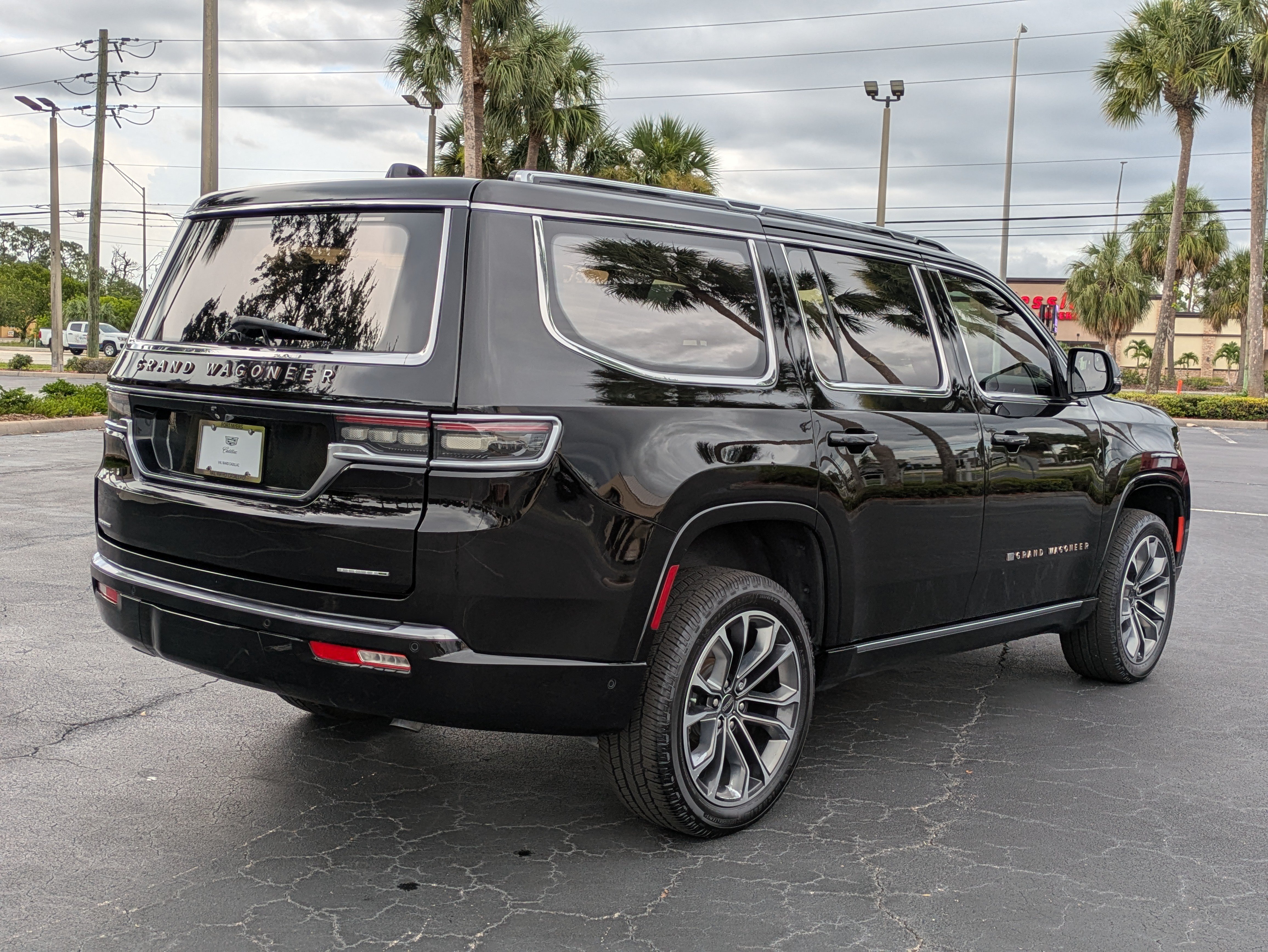 Used 2022 Jeep Grand Wagoneer Series III AWD/4WD image 6