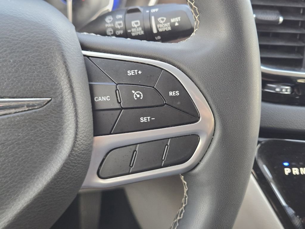 Used 2023 Chrysler Voyager LX image 31