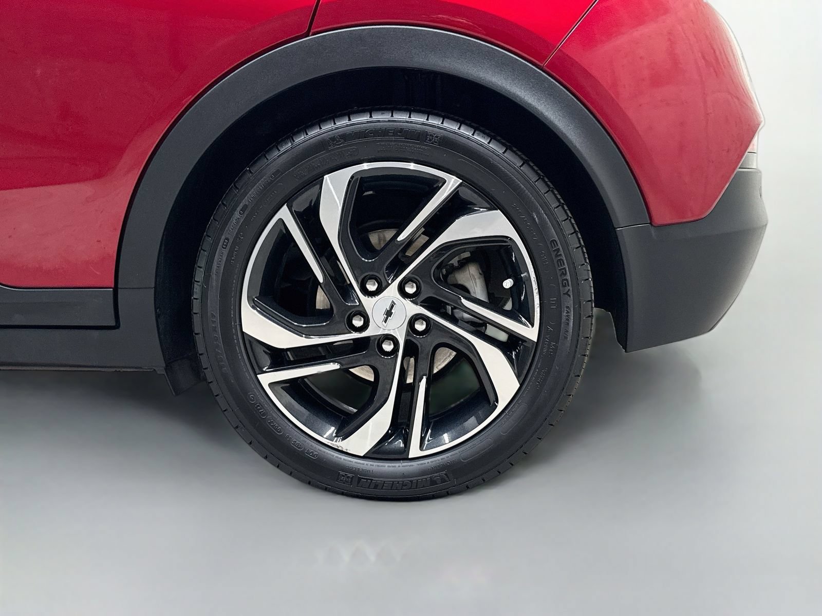 Used 2023 Chevrolet Bolt LT w/ Infotainment Package FWD image 34