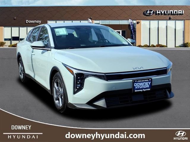 Used 2025 Kia K4 LXS image 3