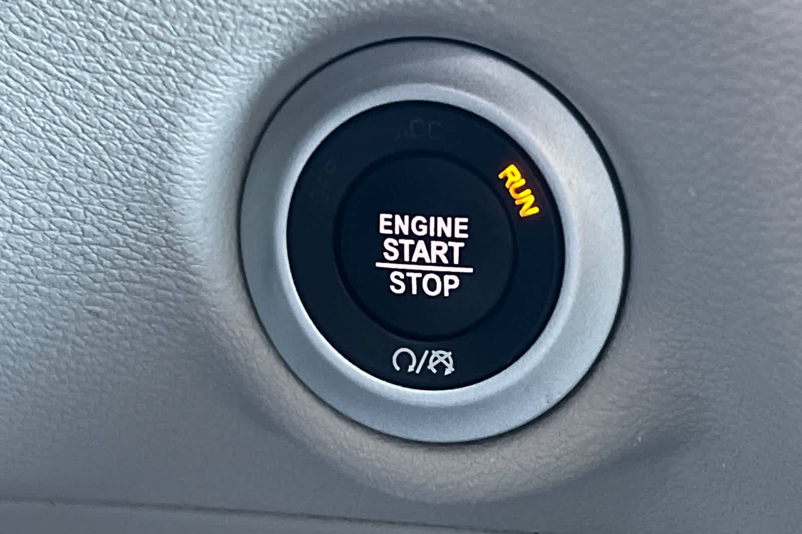 Used 2024 Chrysler Pacifica Touring-L FWD image 28