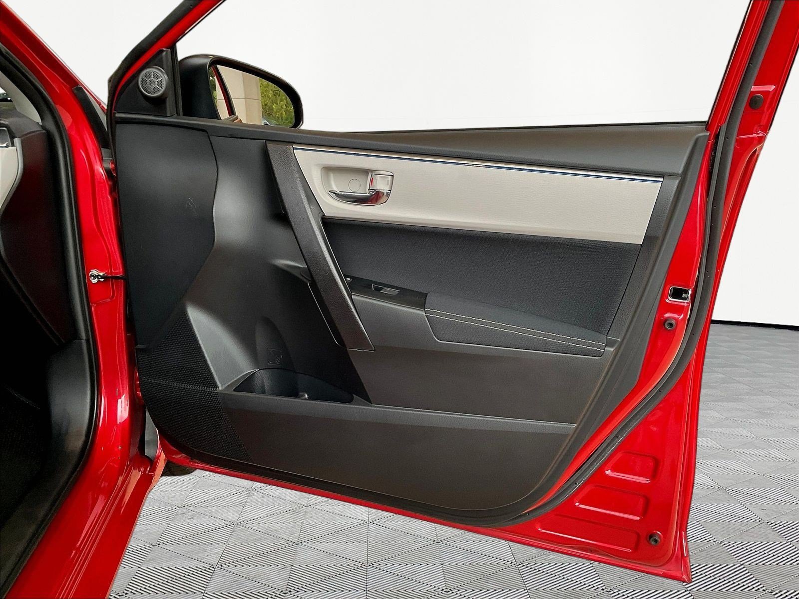 Used 2015 Toyota Corolla LE FWD image 27