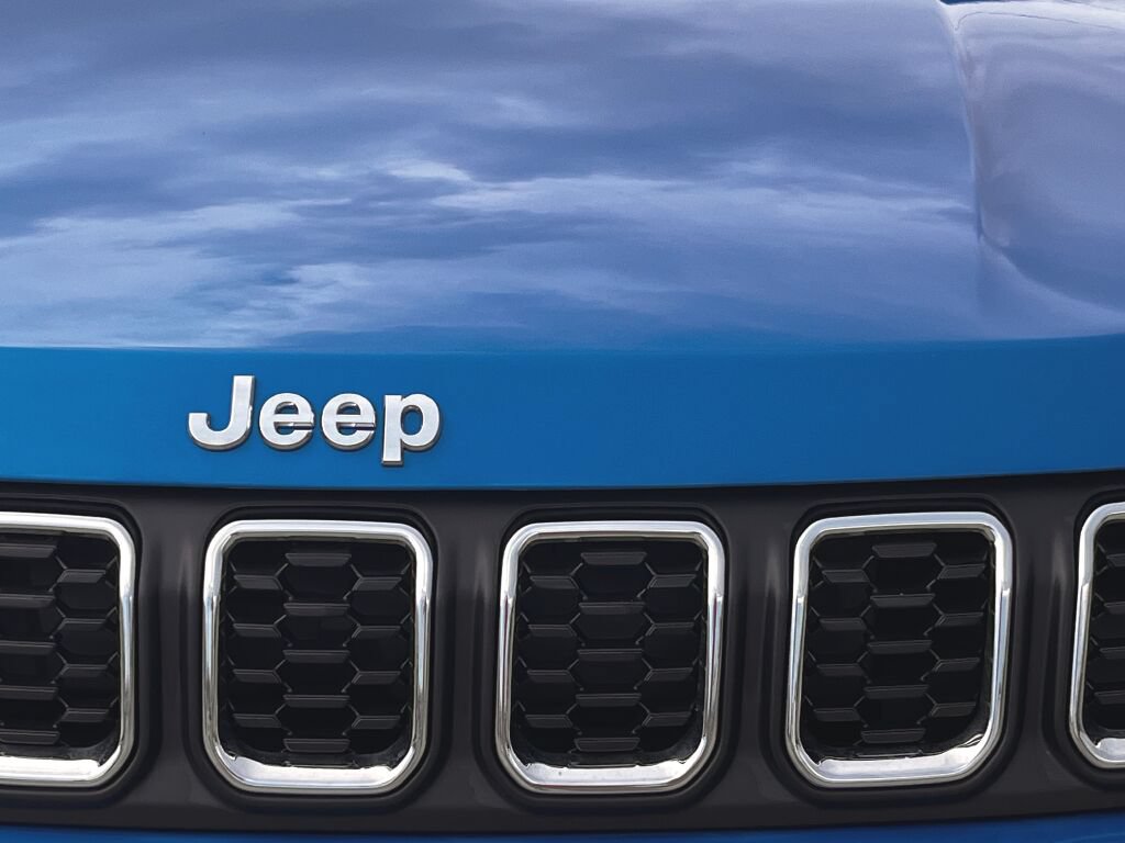 Used 2024 Jeep Compass Latitude AWD/4WD image 10