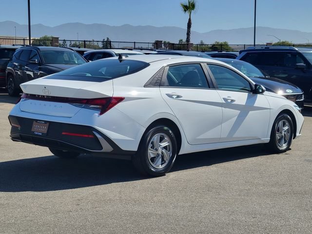 New 2026 Hyundai Elantra SE FWD image 4
