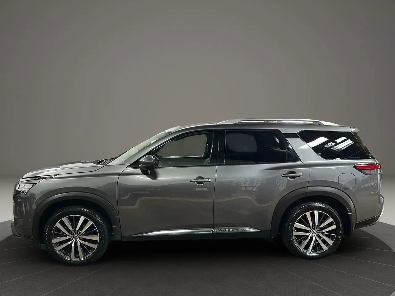 Used 2022 Nissan Pathfinder Platinum w/ Cargo Package image 2