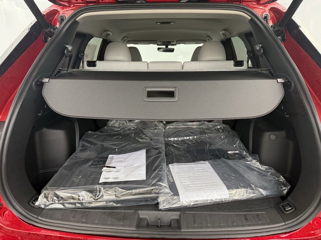 New 2025 Mitsubishi Outlander SE image 33