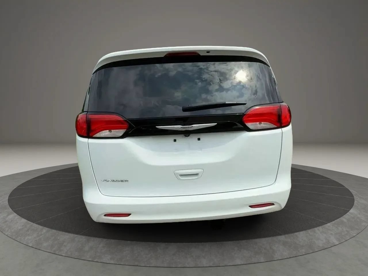 Used 2023 Chrysler Voyager LX FWD image 5