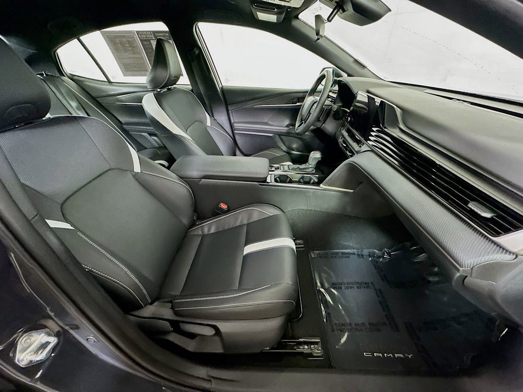 Used 2025 Toyota Camry SE image 12