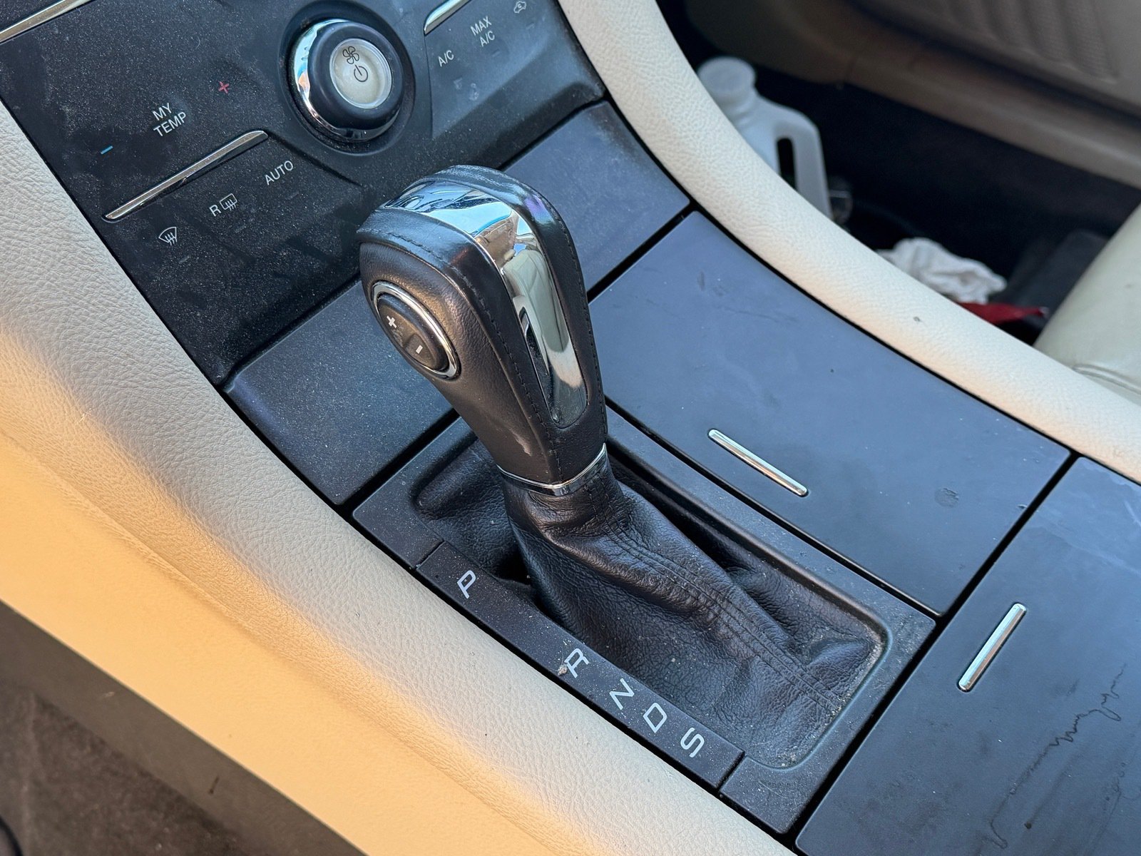 Used 2013 Ford Taurus SEL FWD image 10