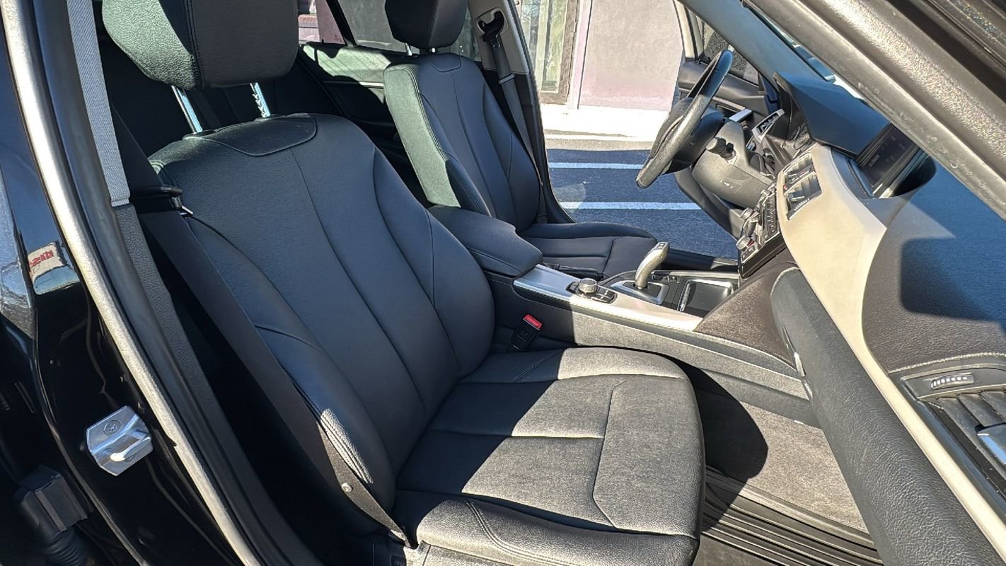 Used 2018 BMW 320i xDrive Sedan image 18