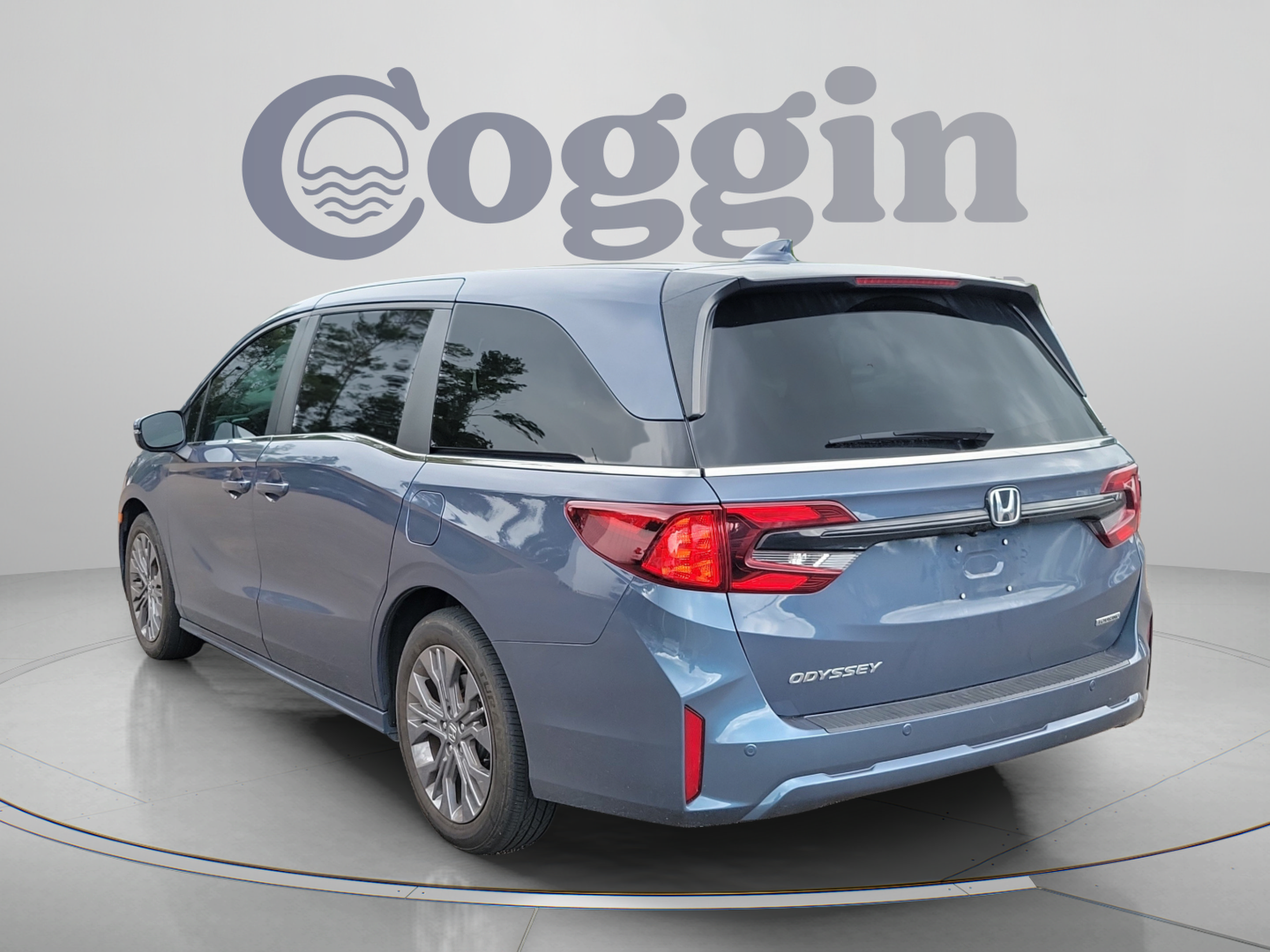 Certified 2025 Honda Odyssey Touring image 3