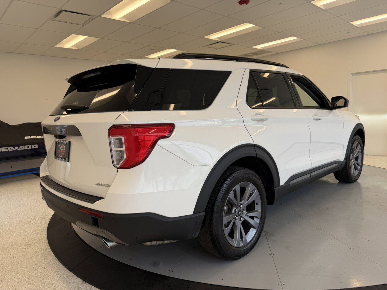 Used 2022 Ford Explorer XLT w/ Equipment Group 202A AWD/4WD image 62
