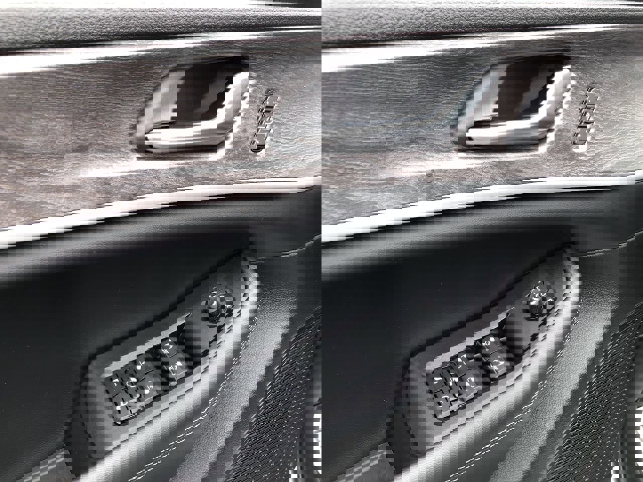 Used 2023 Jeep Grand Cherokee Limited w/ Black Appearance Package image 13