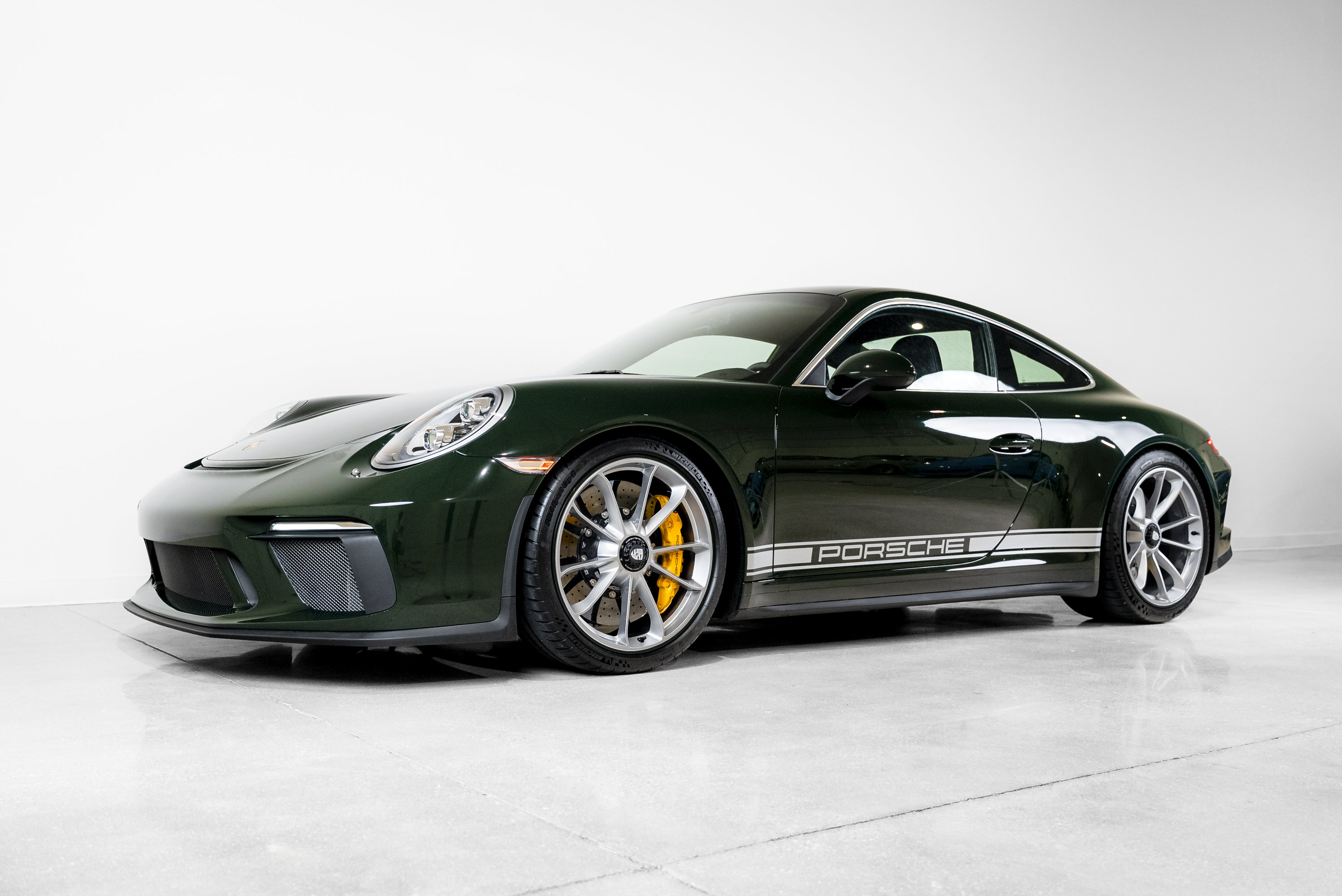 Used 2018 Porsche 911 GT3 RWD image 1
