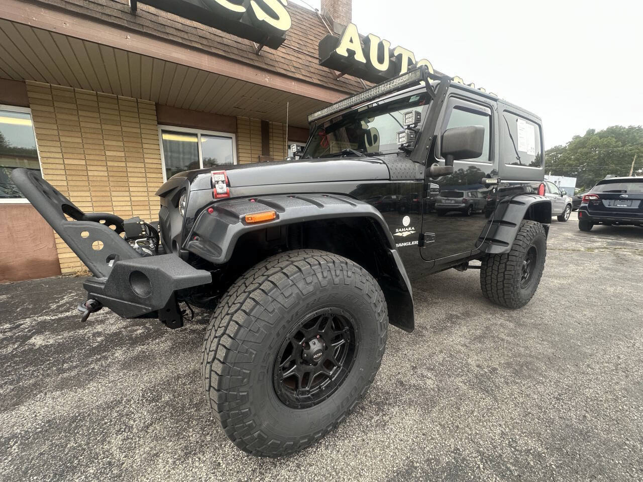 Used 2014 Jeep Wrangler Sahara w/ Connectivity Group AWD/4WD image 2