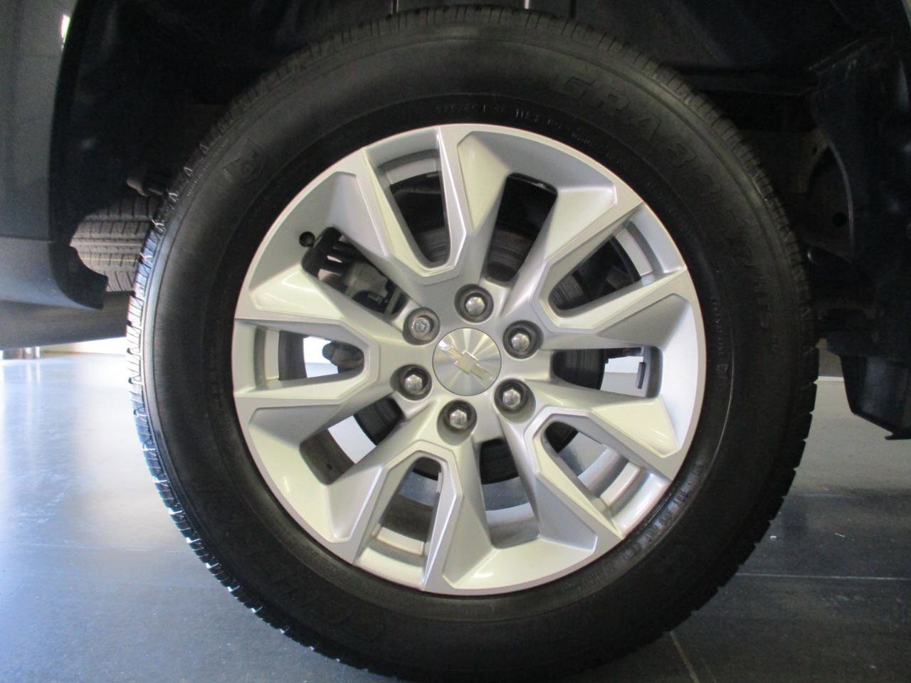 Used 2021 Chevrolet Silverado 1500 Custom w/ Safety Confidence Package AWD/4WD image 25