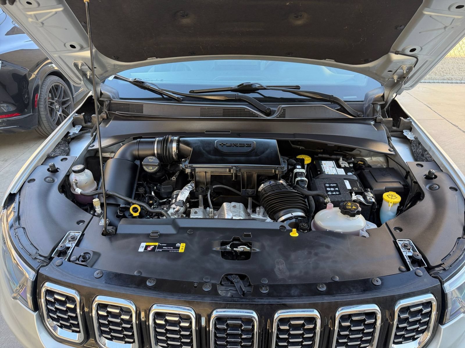 Used 2025 Jeep Compass Limited AWD/4WD image 33