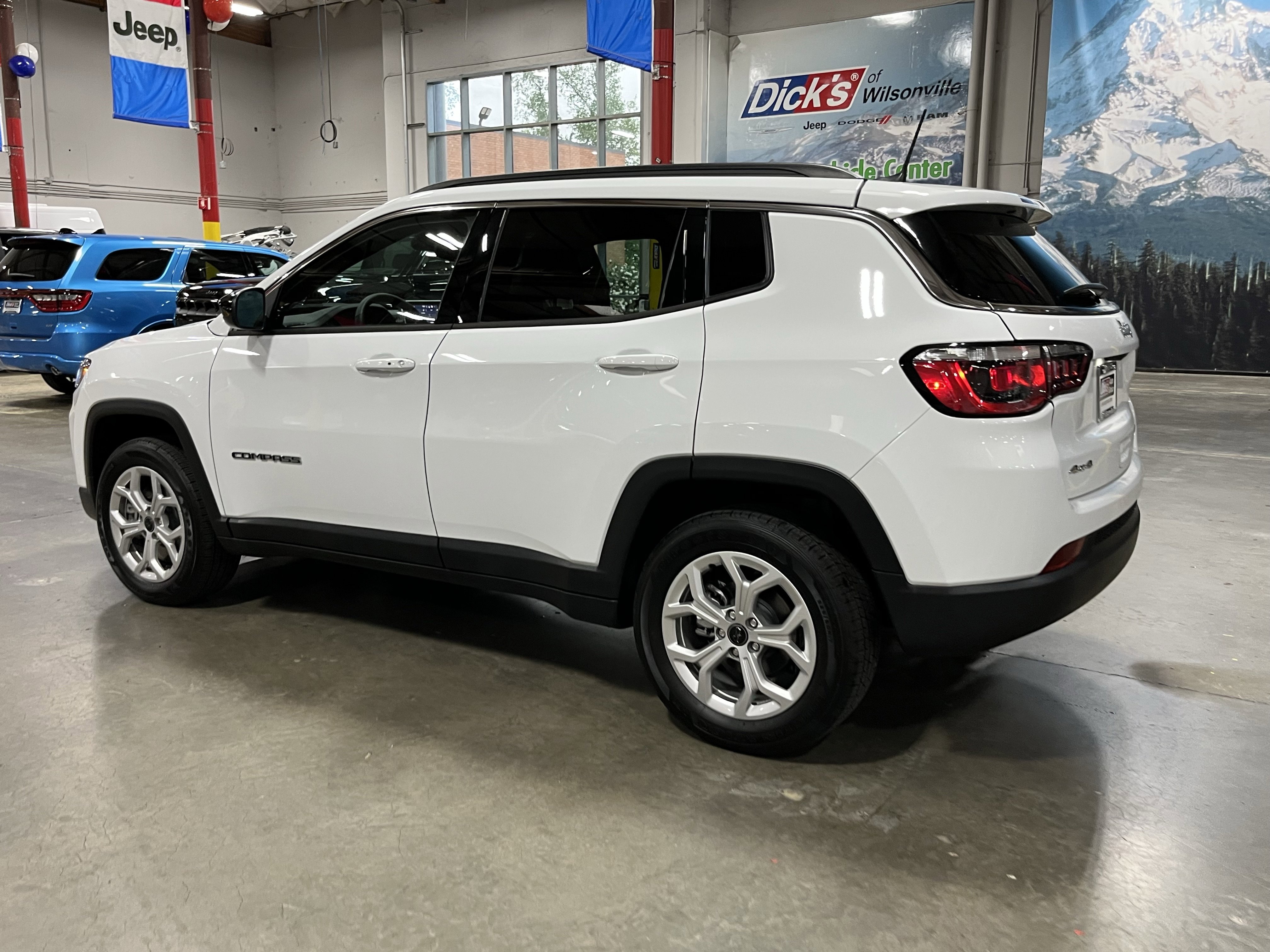 Certified 2025 Jeep Compass Latitude AWD/4WD image 3
