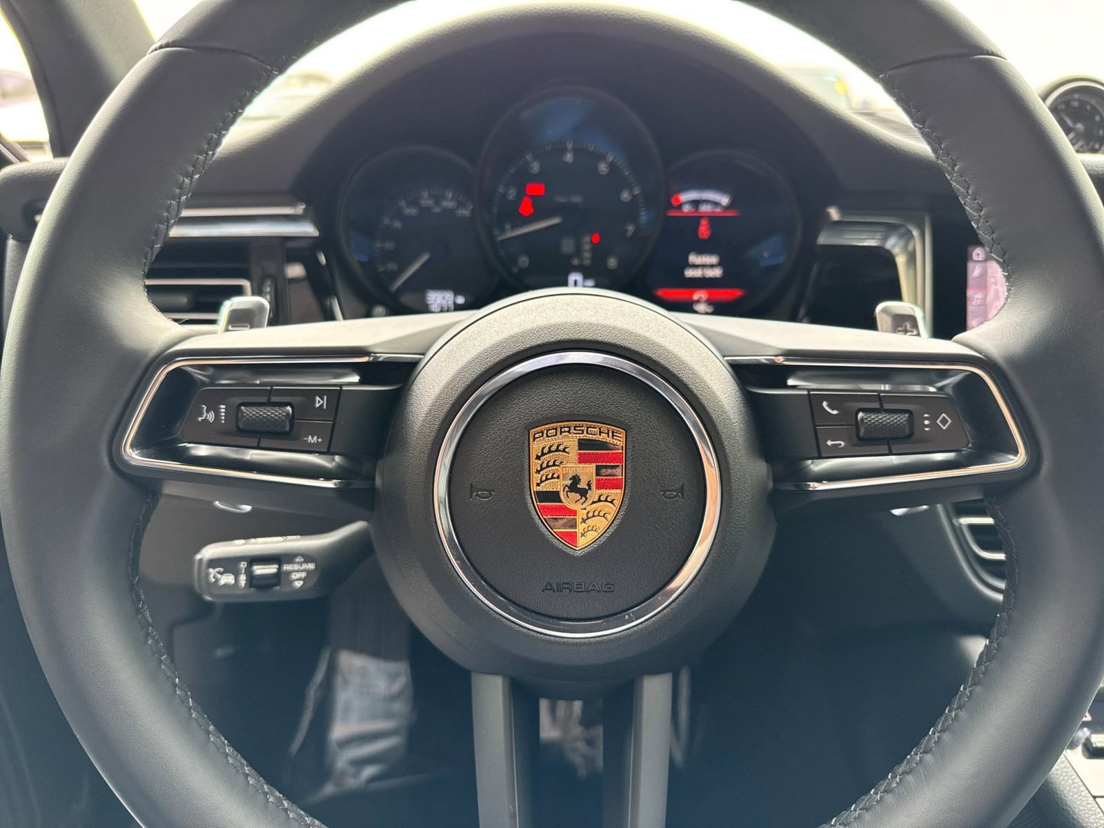 Certified 2025 Porsche Macan image 26