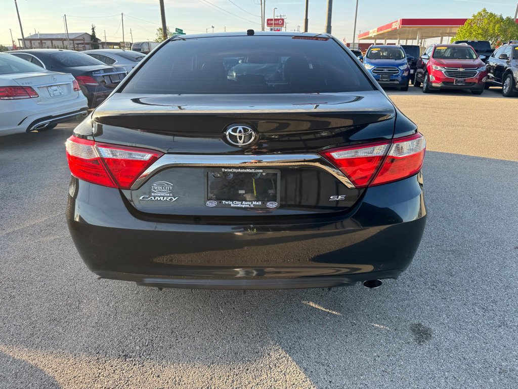 Used 2015 Toyota Camry SE w/ Moonroof Package FWD image 7