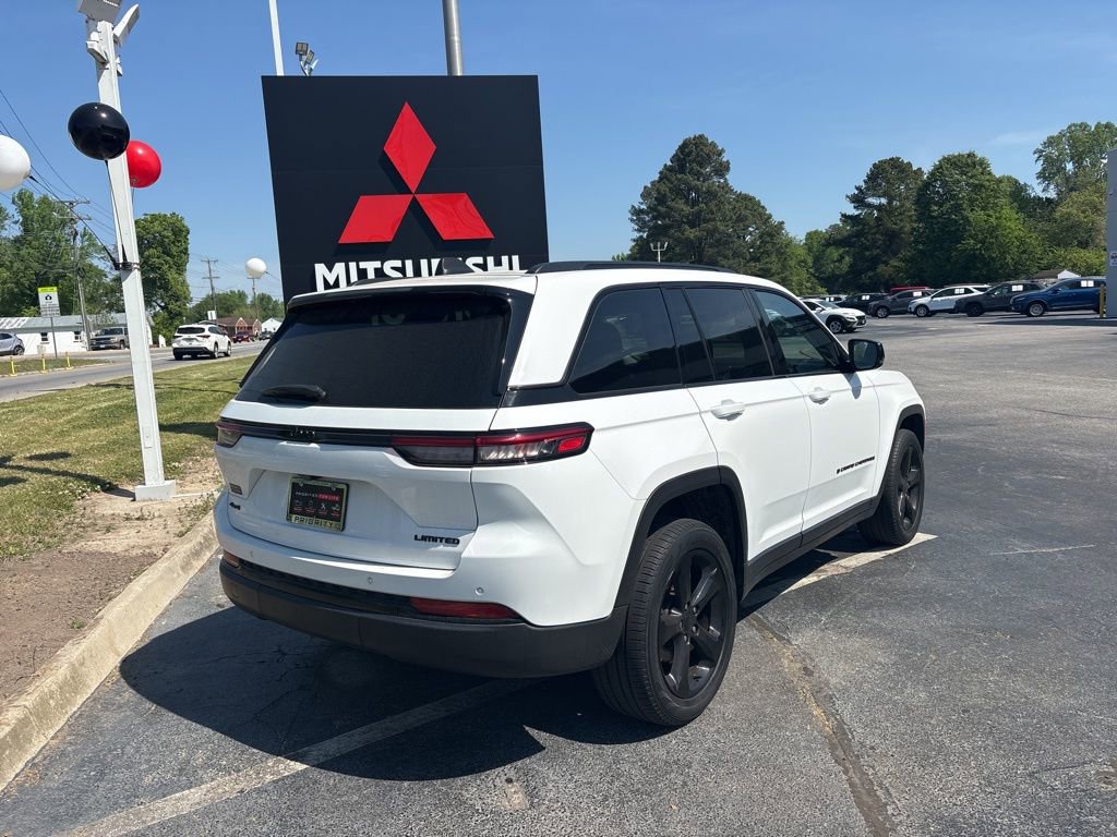 Used 2023 Jeep Grand Cherokee Limited w/ Black Appearance Package image 3