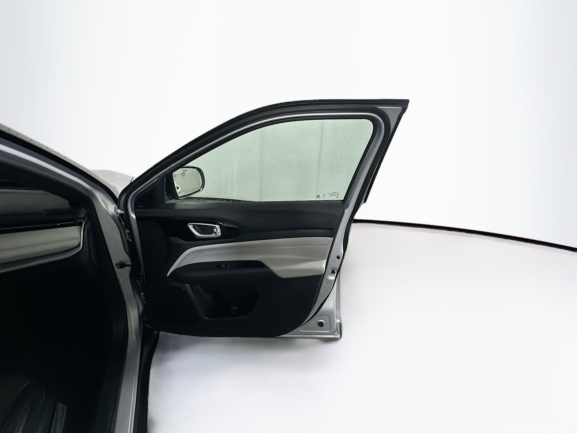 Used 2025 Jeep Compass Limited image 30