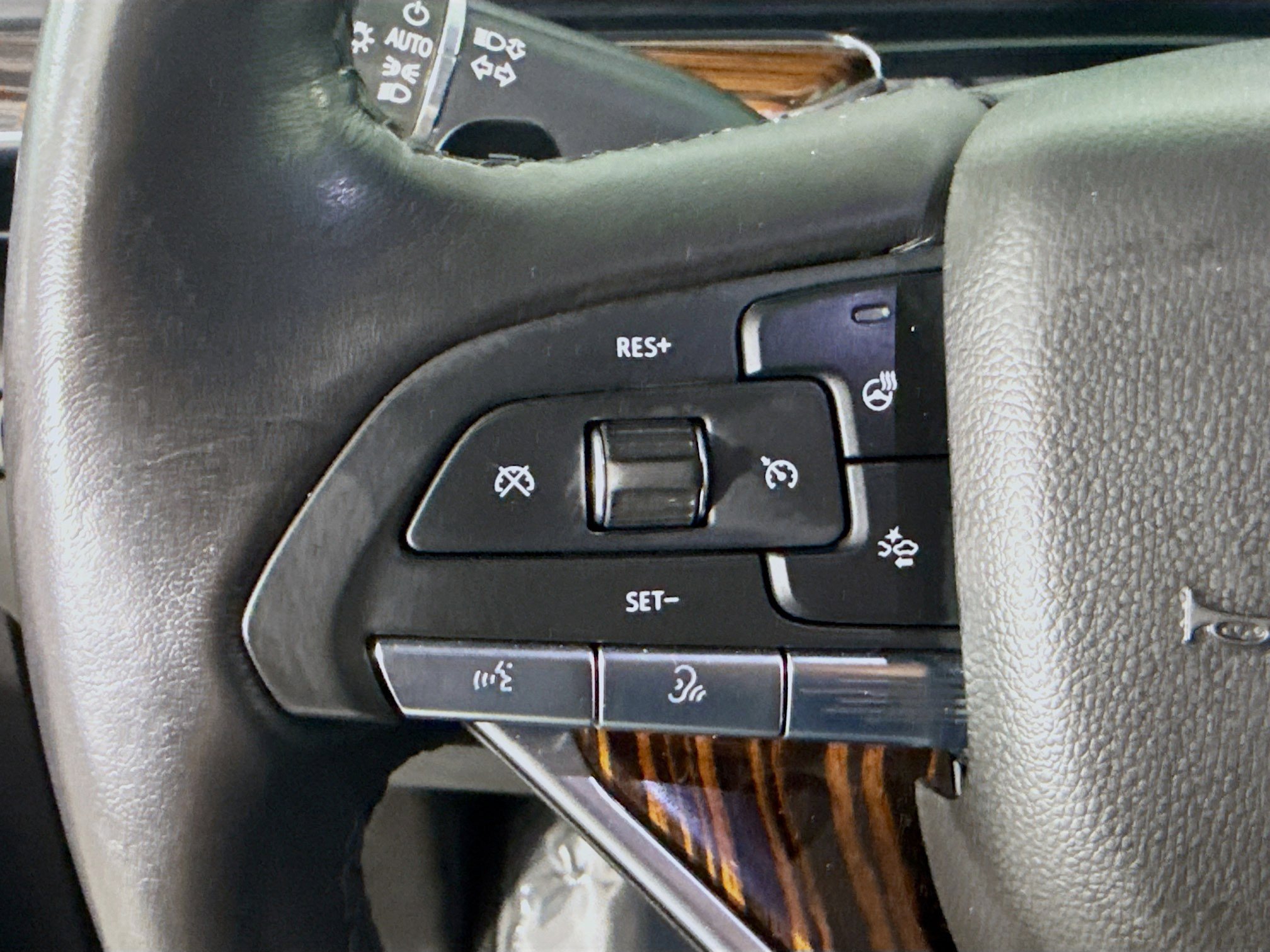 Used 2021 Cadillac Escalade Premium Luxury image 14