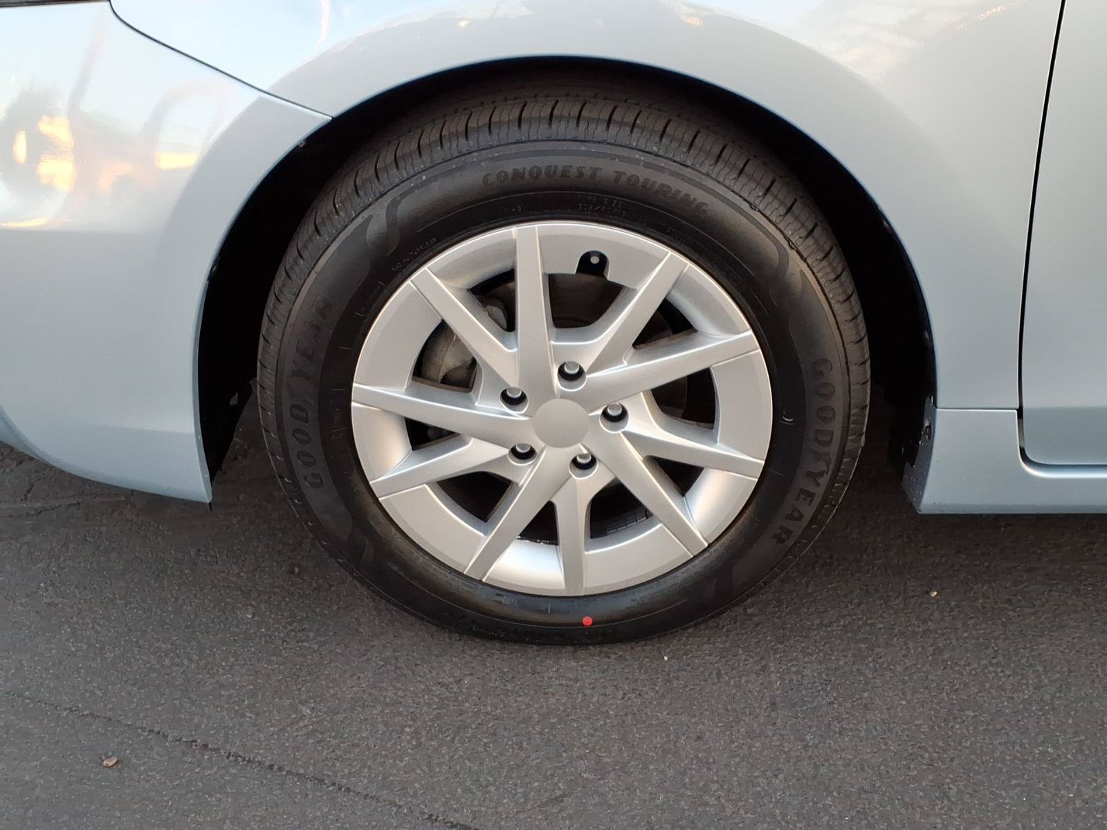 Used 2014 Toyota Prius V Three FWD image 9