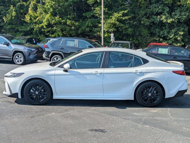 Used 2025 Toyota Camry SE image 4