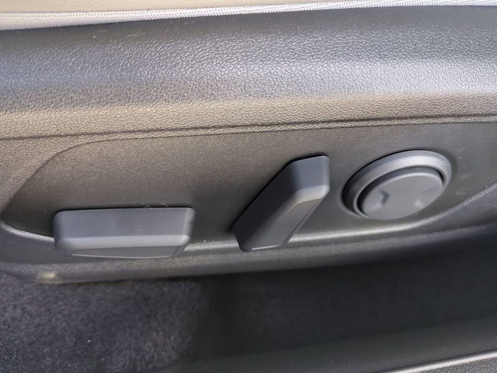 New 2026 Hyundai Elantra Limited image 21