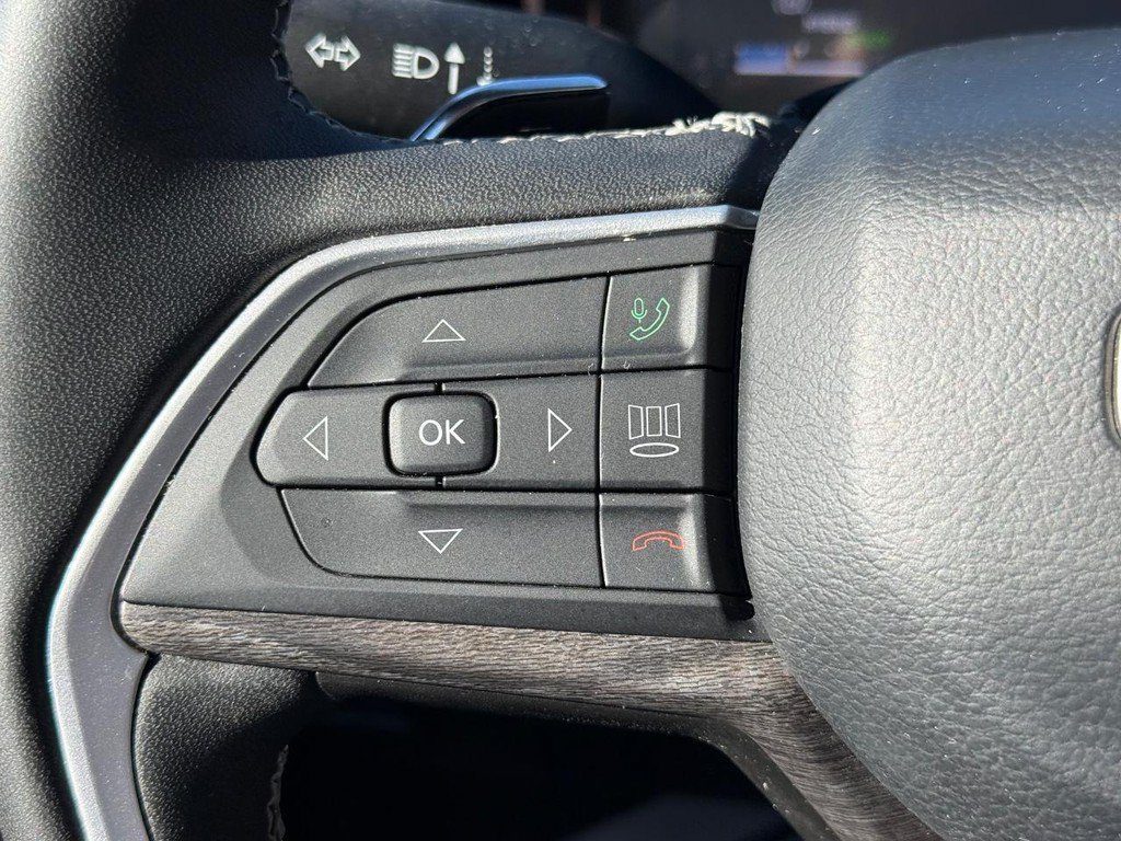 Used 2023 Jeep Grand Cherokee 4WD 4xe image 14